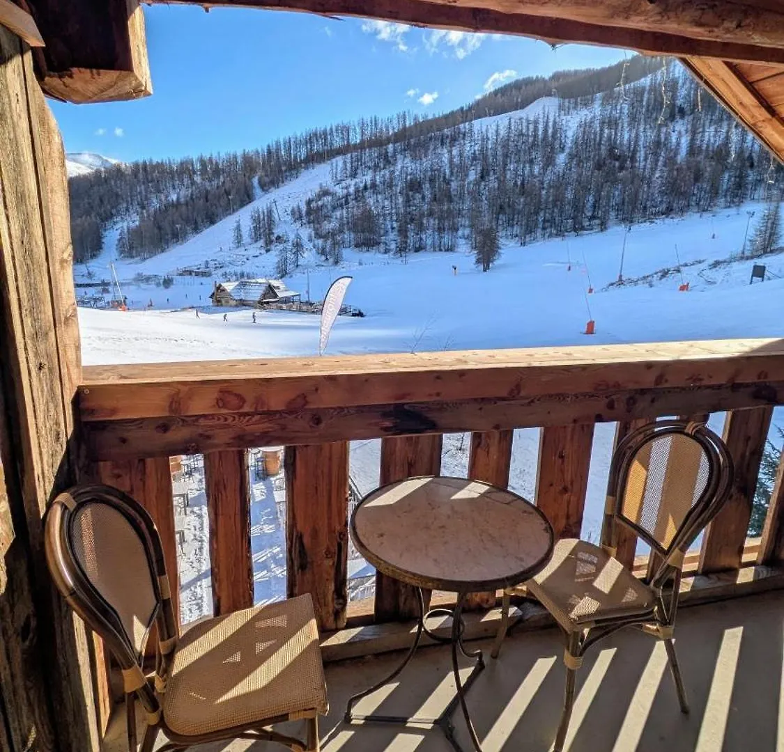 Le Bataclan Hotel Auron 3*,